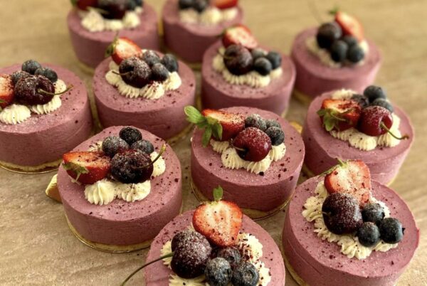 Mustsõstra mousse koogike - Image 4